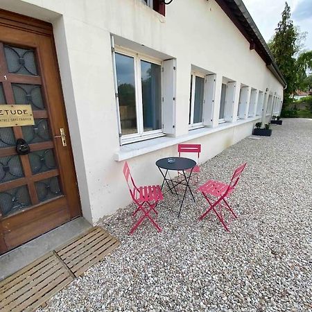 Appartement Familial, 2 Chambres, En Rdc Sur Cour Saint-Florentin  Exterior foto